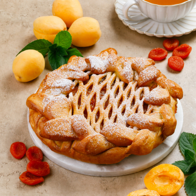 Абрикосовый пирог с курагой