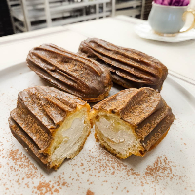 Эклер кофейно-сливочный